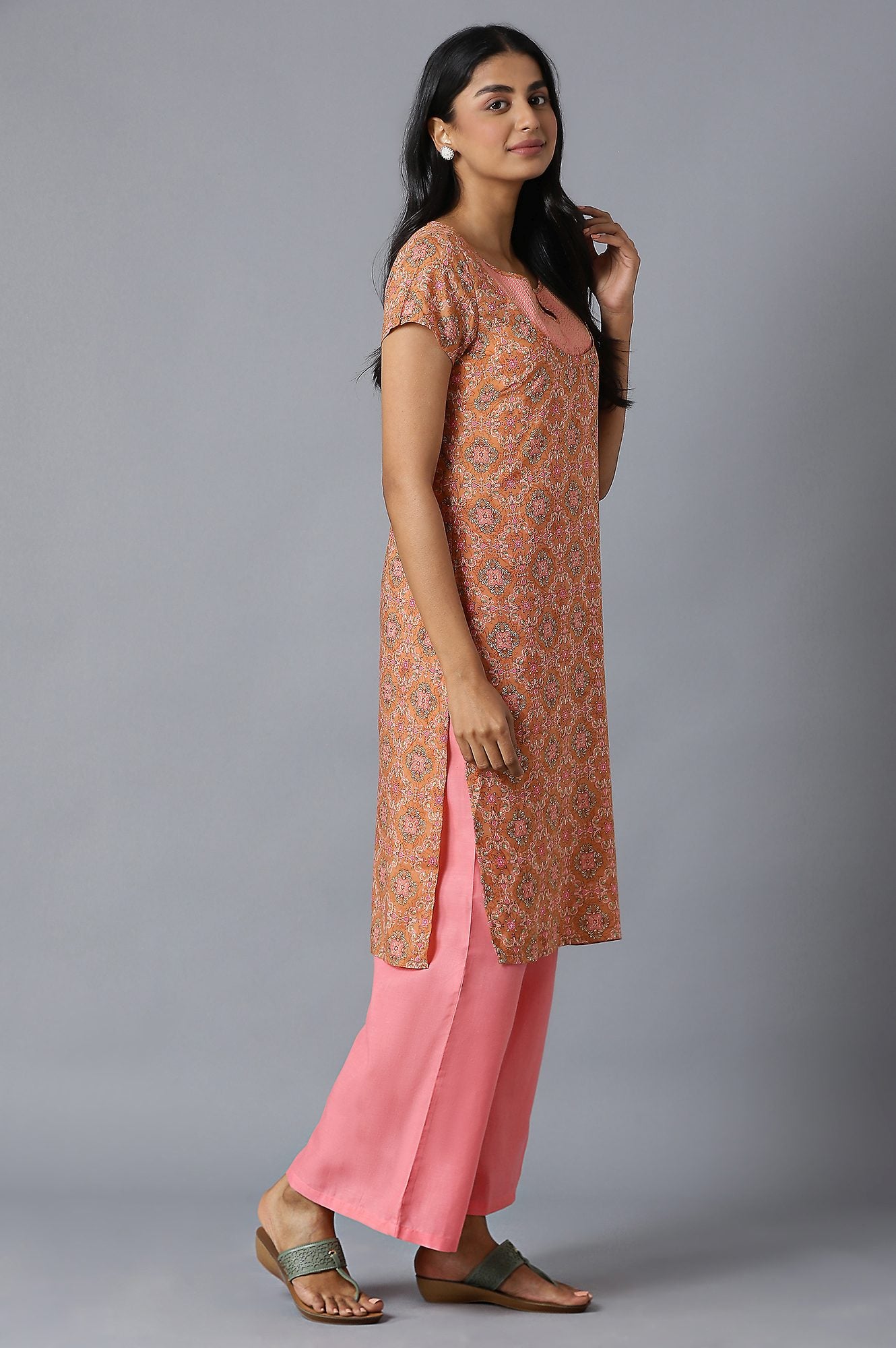 Brown Floral Printed kurta In Round Neck With Pink Straight Palazzo