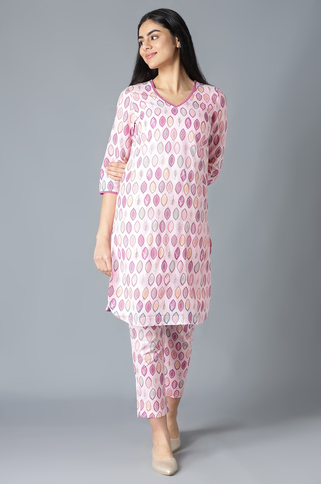 Pink Floral Printed V-Neck kurta With Straight Trousers