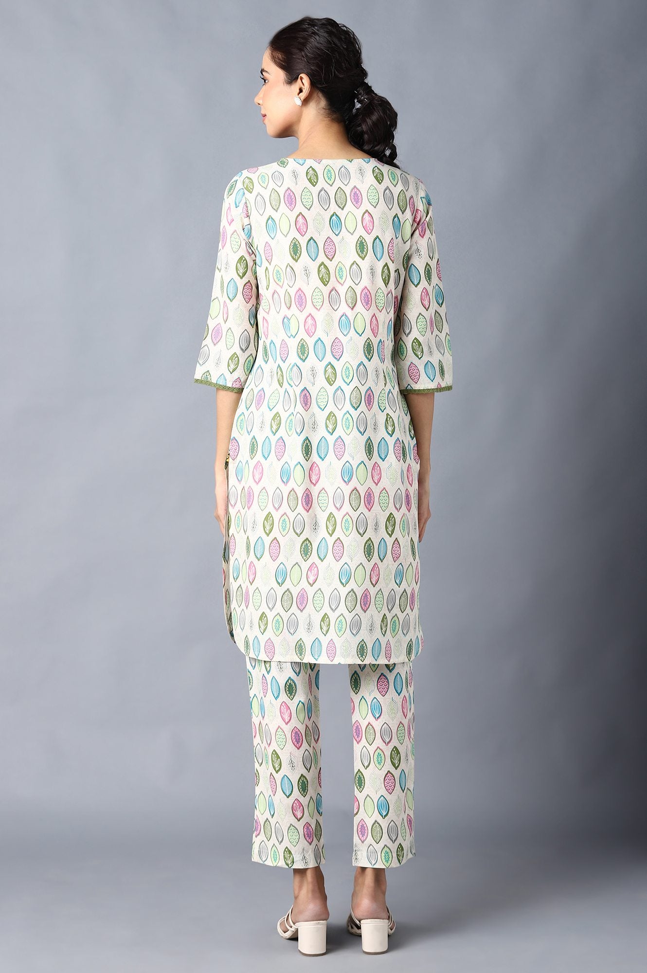 Green Floral Printed V-Neck kurta With Straight Trousers