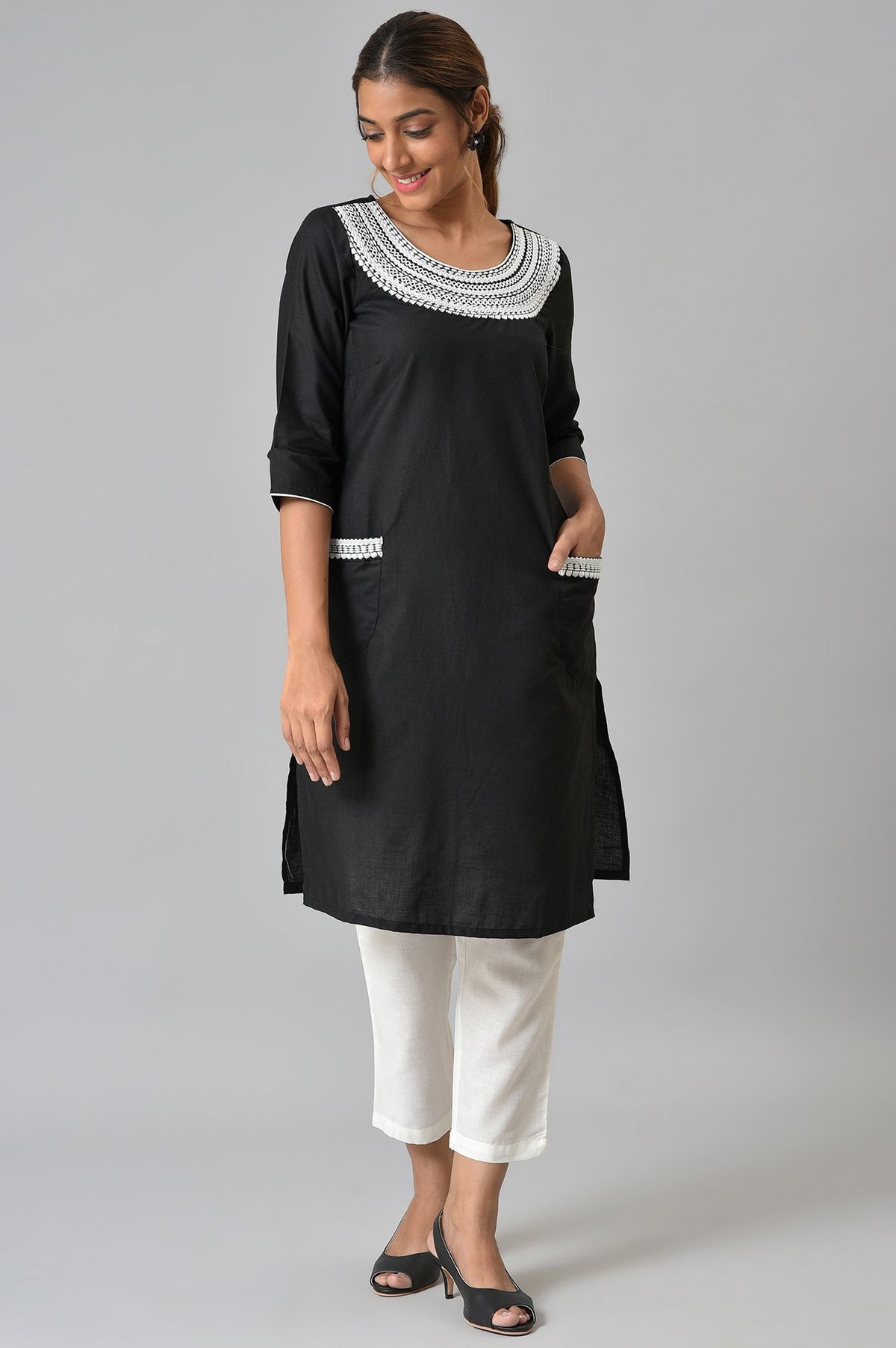 Black Embroidered kurta With White Trousers - XS