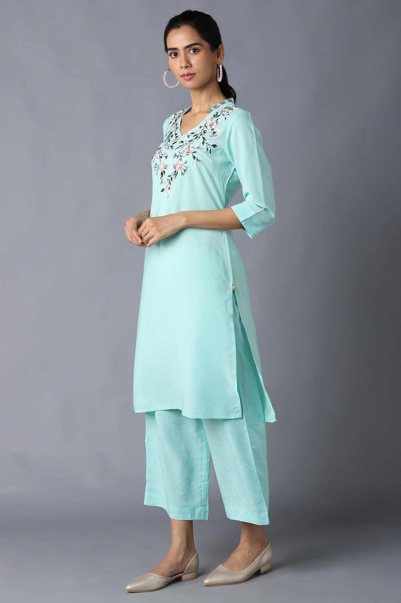 Green Embroidered Straight kurta In Boat Neck With Flared Culottes