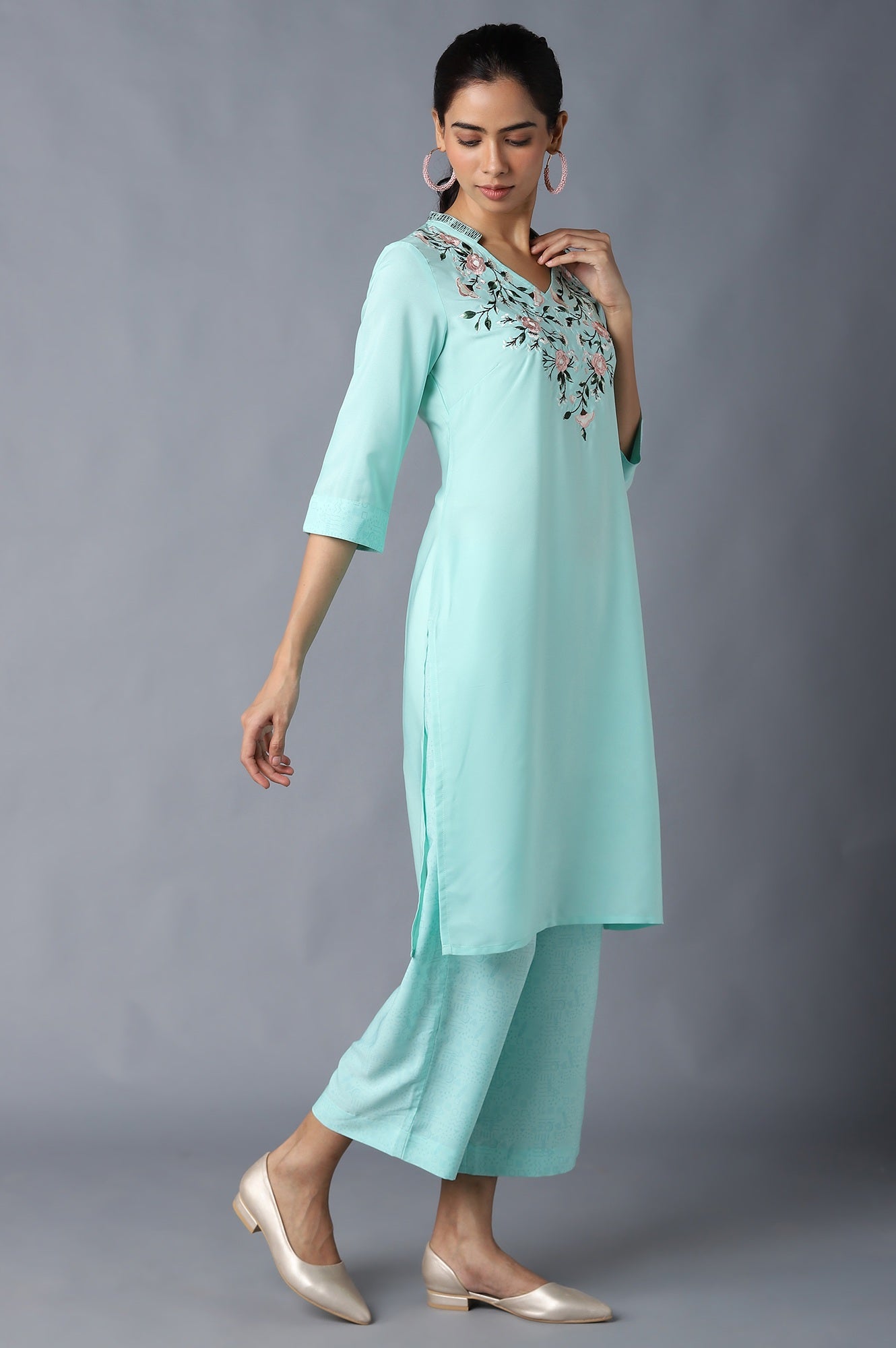 Green Embroidered Straight kurta In Boat Neck With Flared Culottes