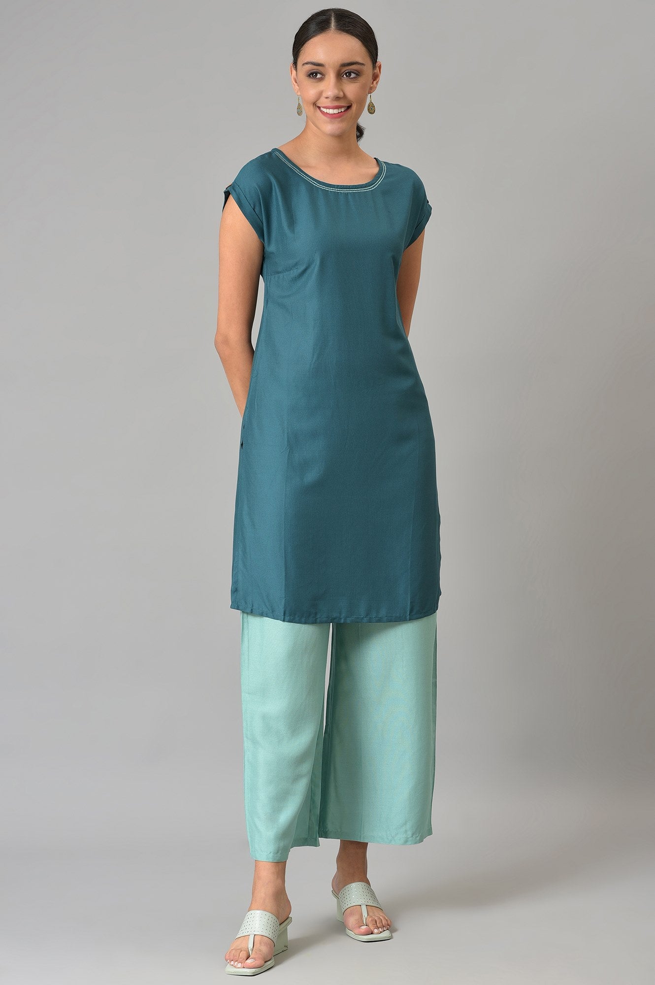 Blue Embroidered kurta With Straight Palazzo