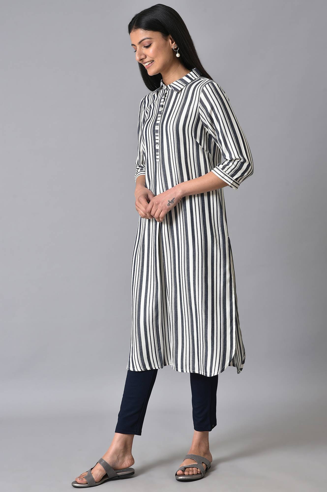 White &amp; Black Stripes Shirt Collar kurta