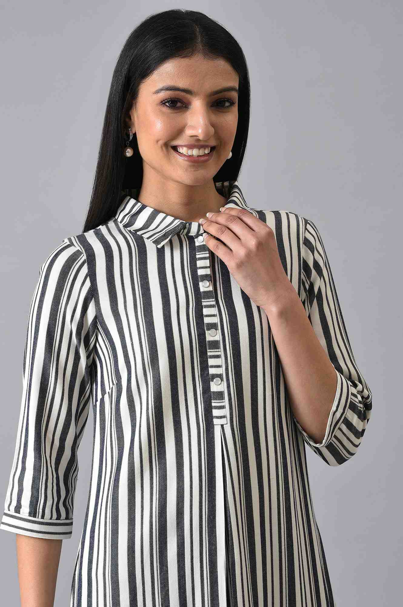 White &amp; Black Stripes Shirt Collar kurta