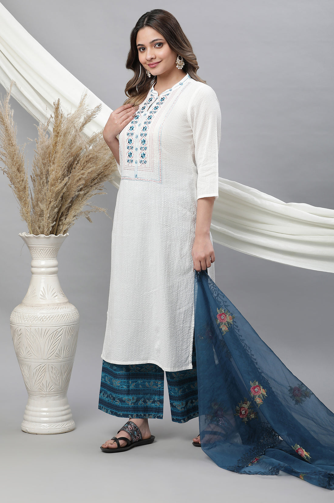 White Solid Embroidered Straight Cotton Kurta