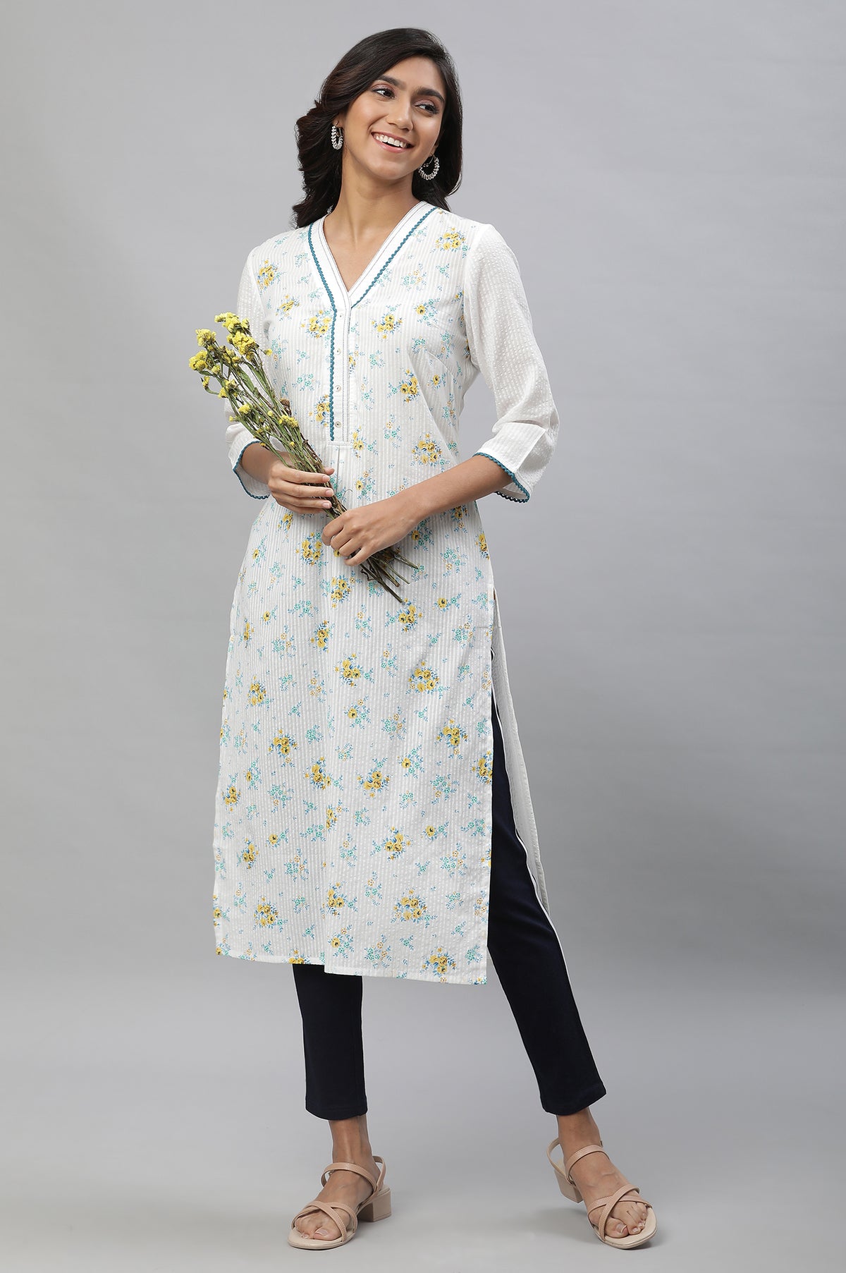 White Floral Embroidered Straight Cotton Kurta - XS