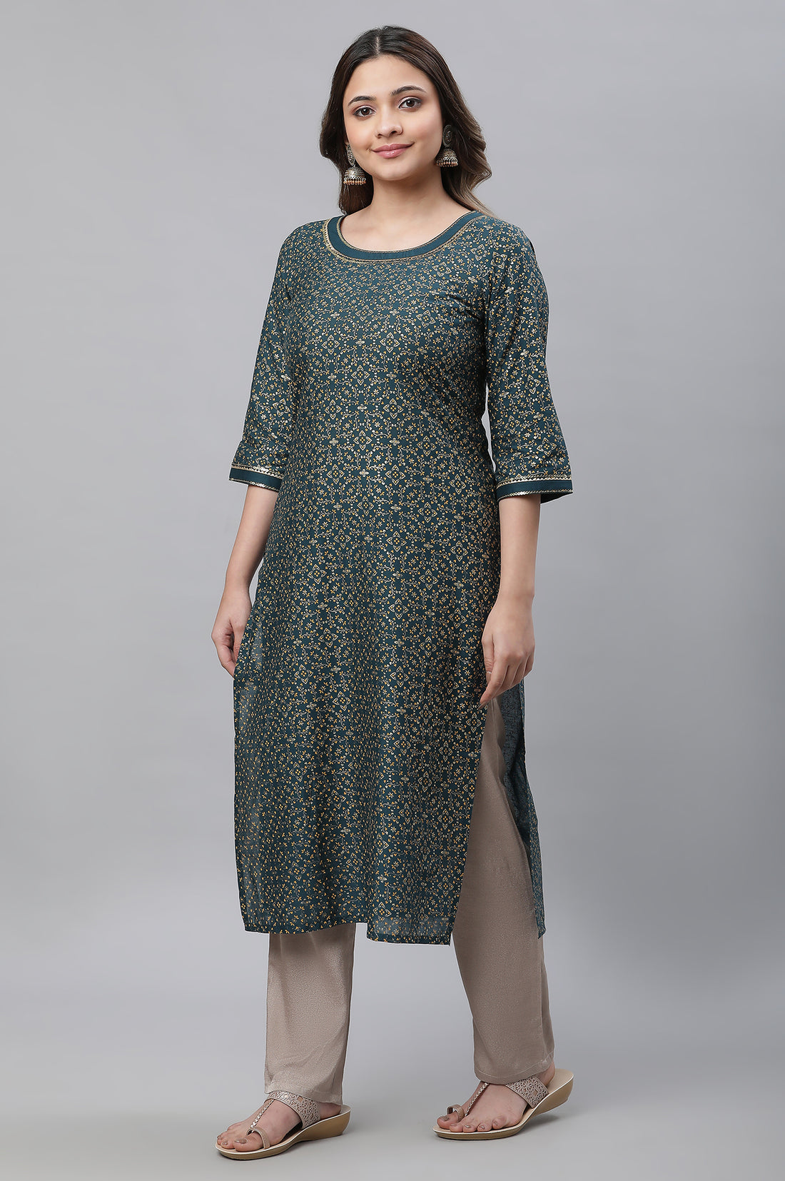 Green Round Neck Cotton Blend Straight Kurta