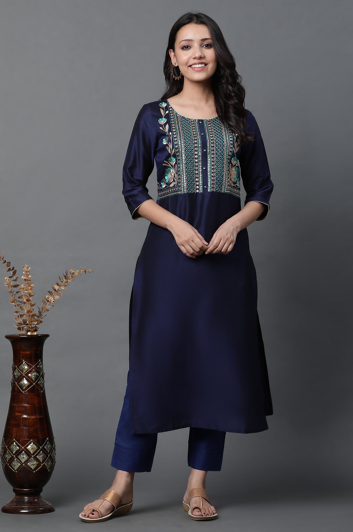 Blue Dori Embroidered Sequined Kurta - XS