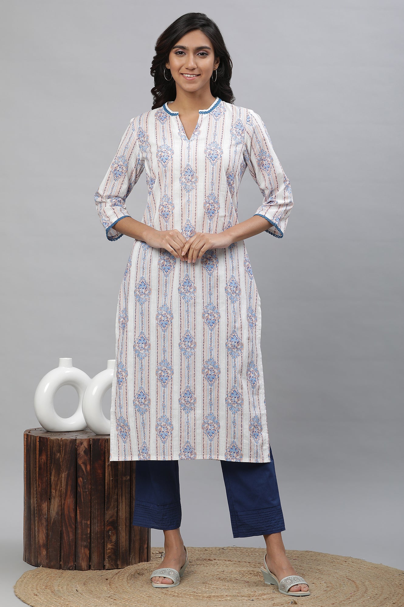 White &amp; Blue Printed Straight Kurta