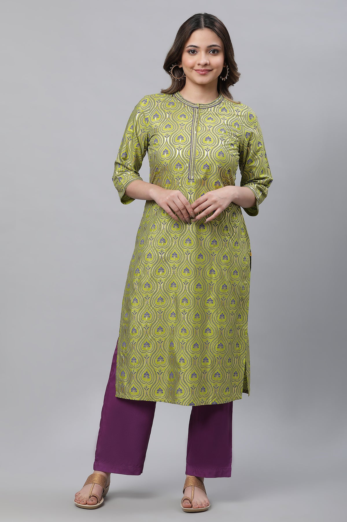 Green Embroidered Festive Kurta in Floral Print - XS