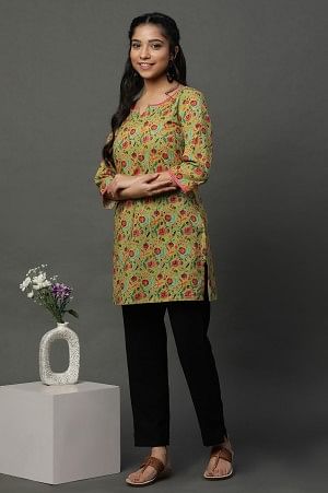 Green Floral Printed Cotton Straight Kurti