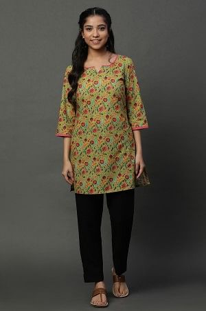 Green Floral Printed Cotton Straight Kurti