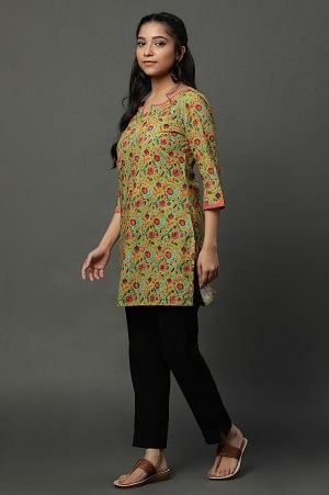 Green Floral Printed Cotton Straight Kurti