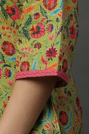 Green Floral Printed Cotton Straight Kurti