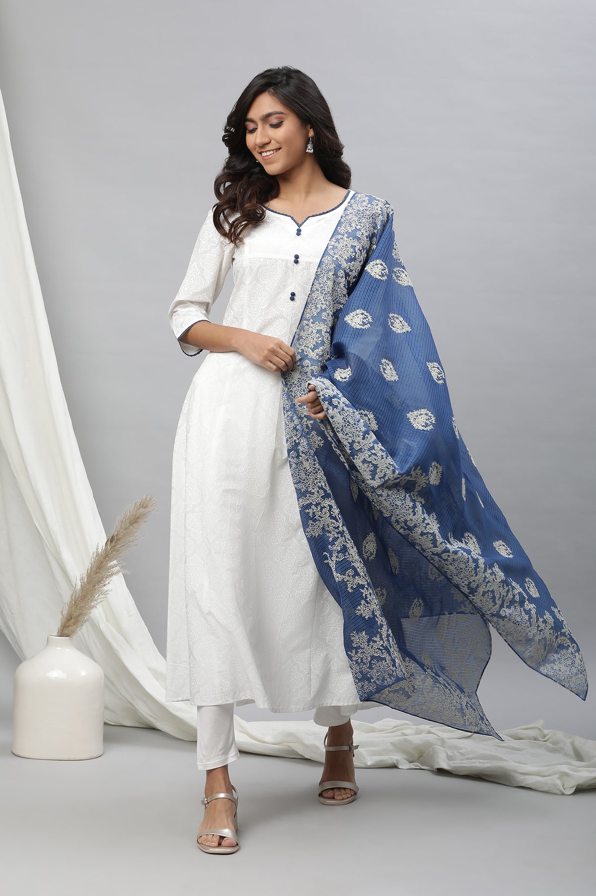 White A-line Floral Printed, Tights & Dupatta Set - XS