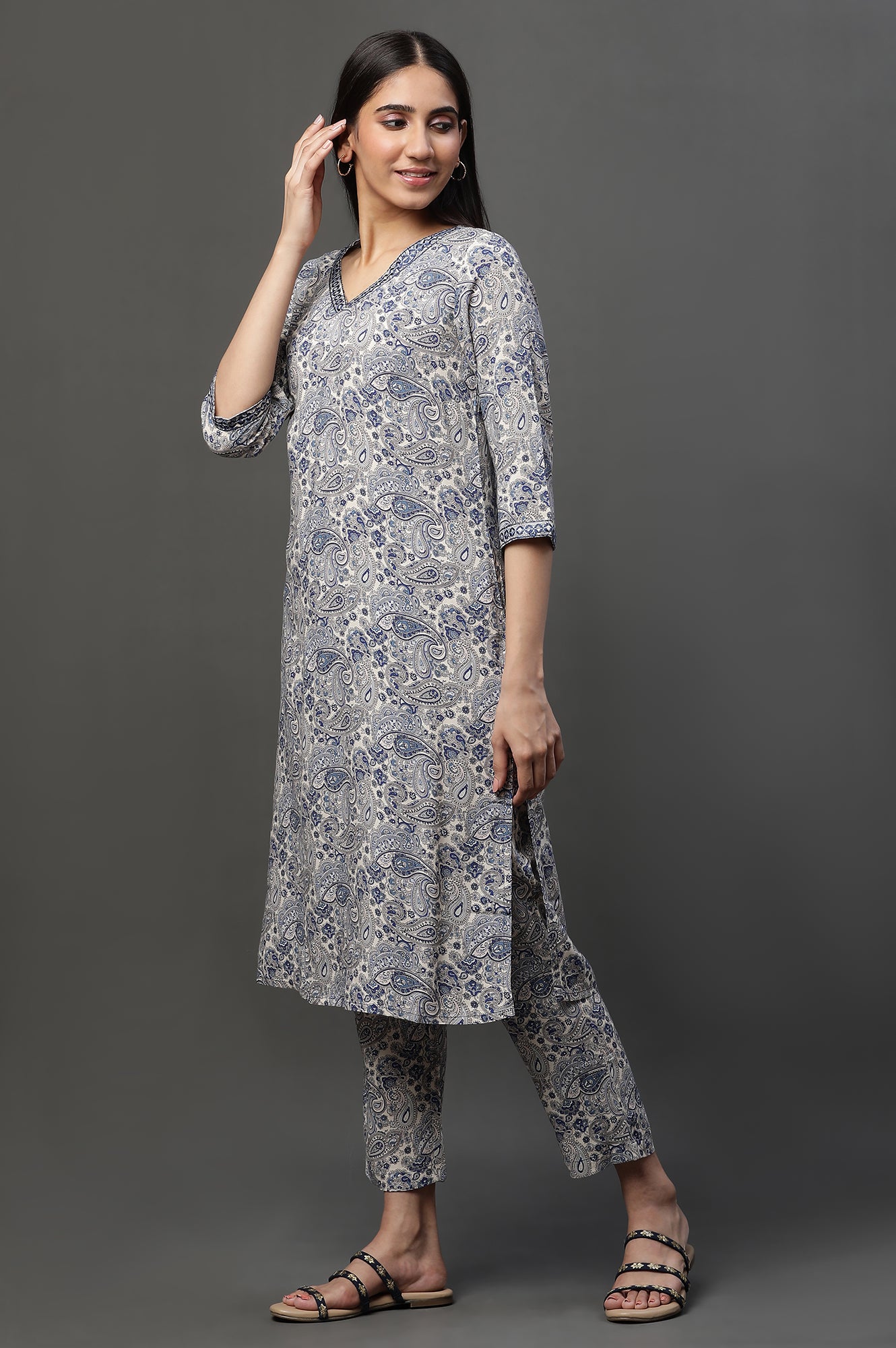 White and Blue Floral Printed Kurta and Pants Co-ord Set