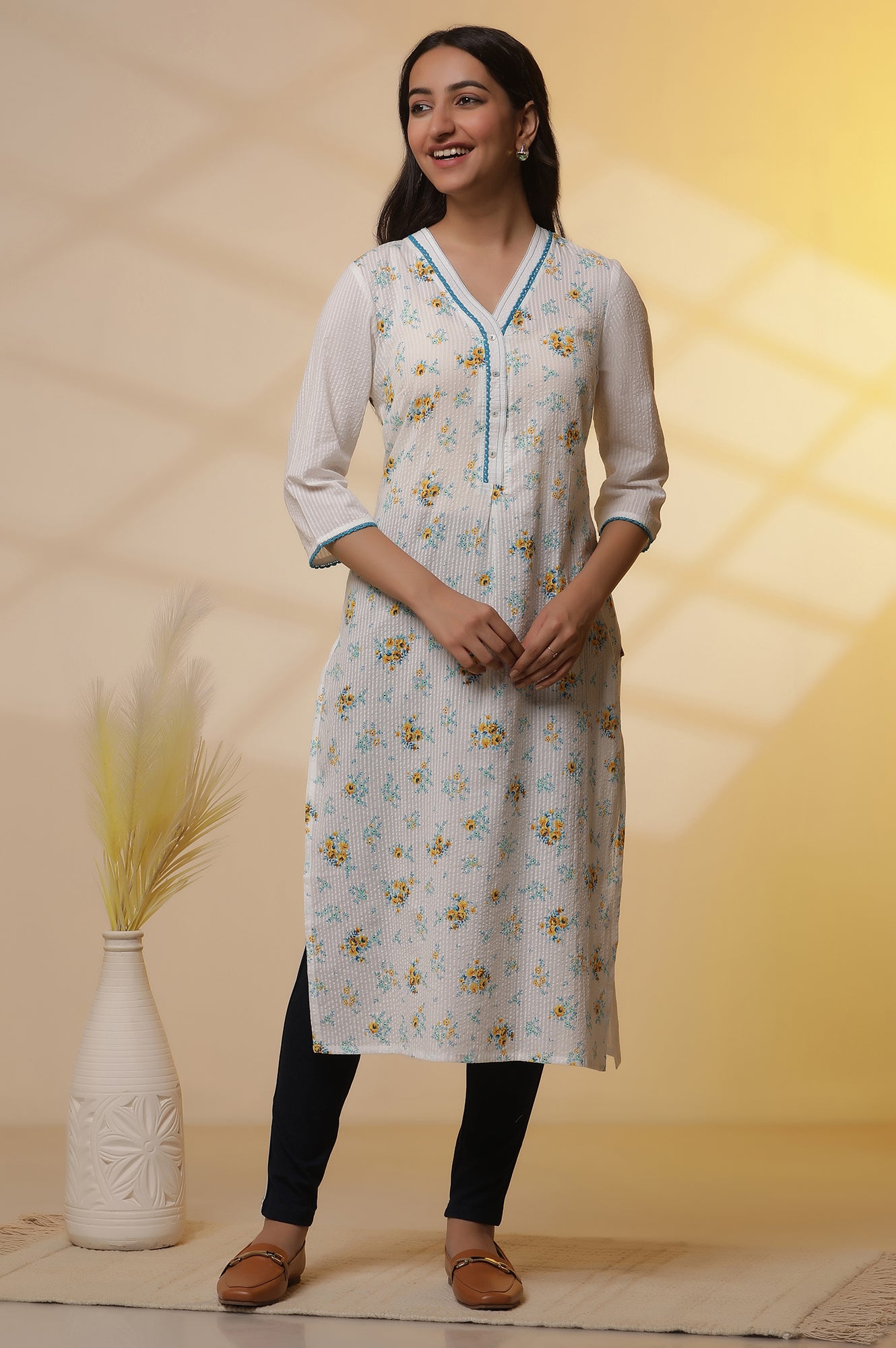 White Seer Scuker Floral Printed Kurta and Denim Jeggings Set