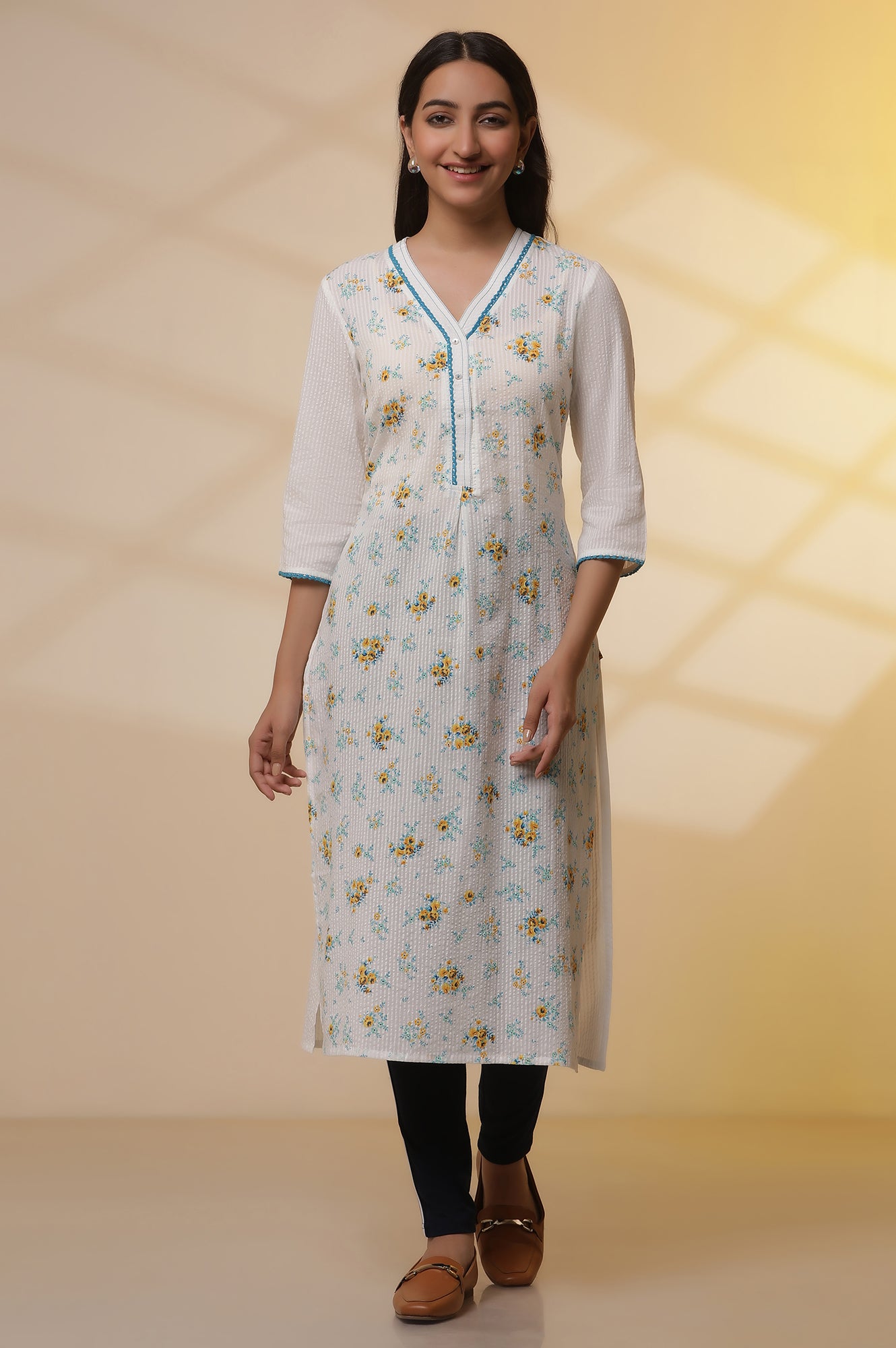 White Seer Scuker Floral Printed Kurta and Denim Jeggings Set