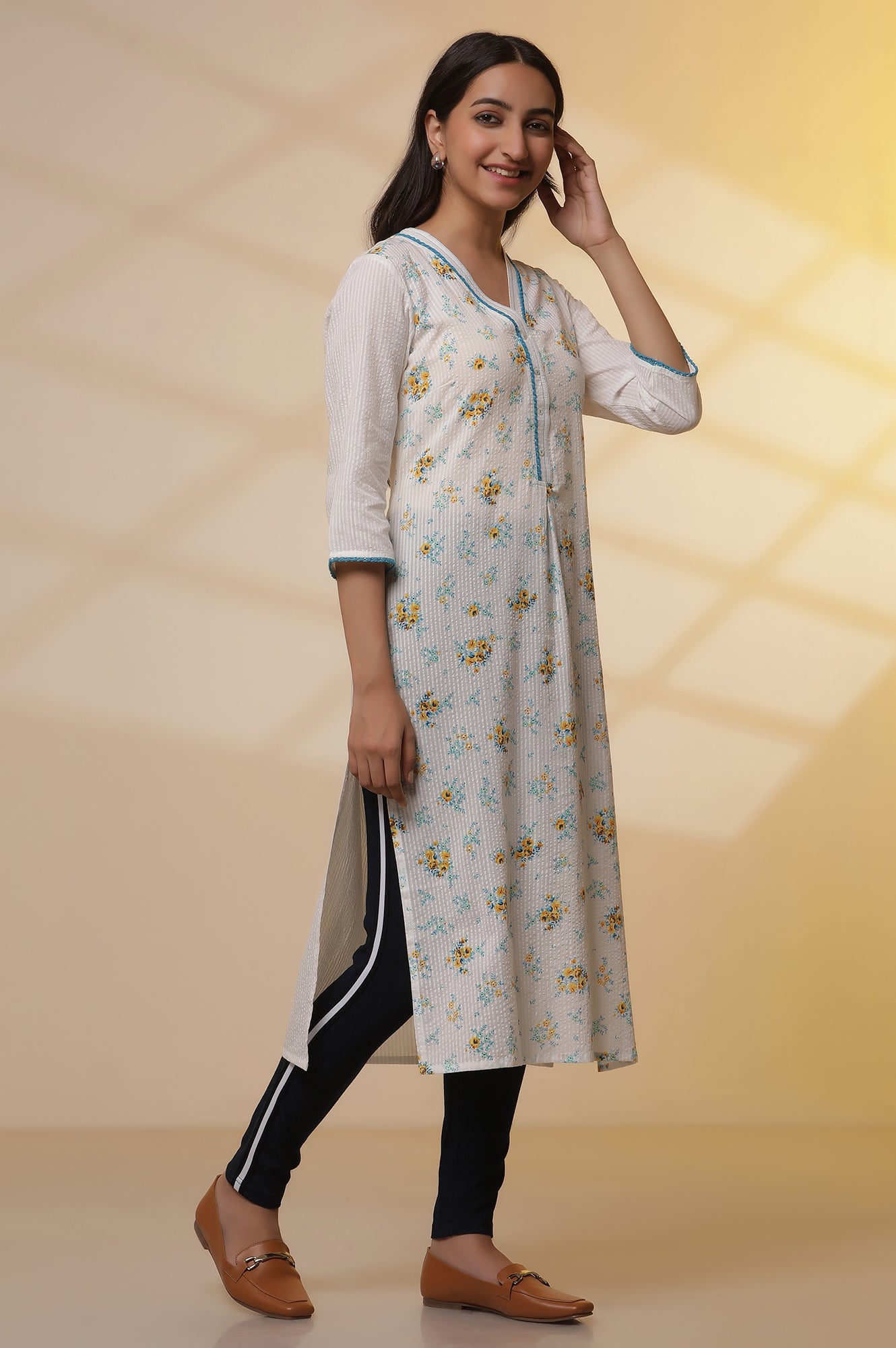 White Seer Scuker Floral Printed Kurta and Denim Jeggings Set