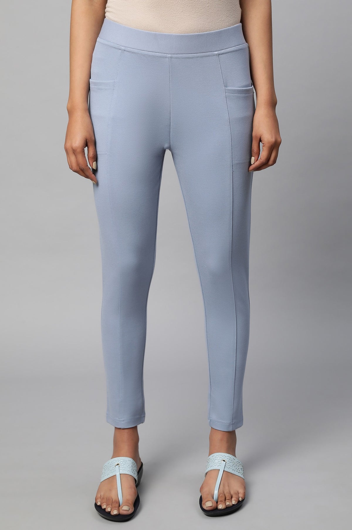 Elleven Women's Light Blue Solid Skinny Fit Yoga Tights With Side Pockets - S