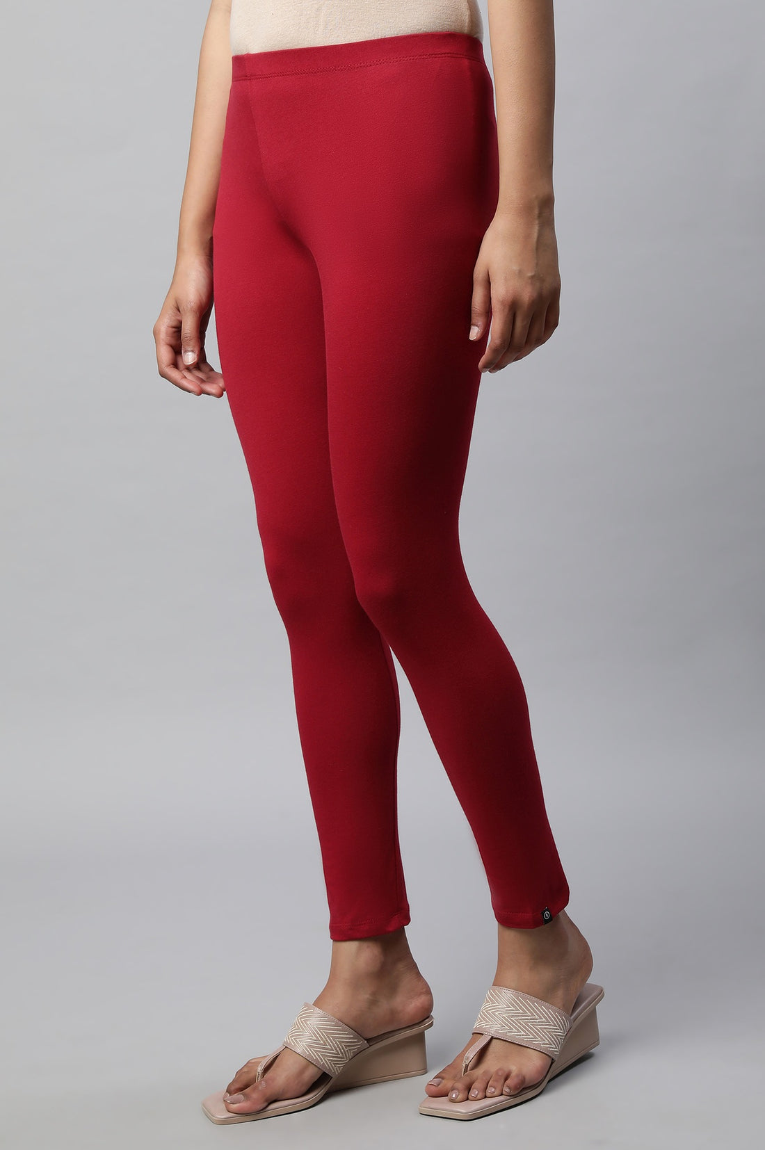 Red Solid Skinny Fit Cotton Tights With Slip On Closure