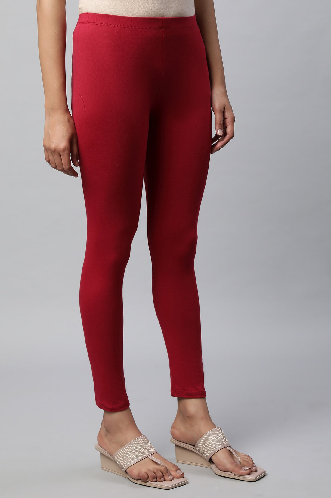 Red Solid Skinny Fit Cotton Tights With Slip On Closure