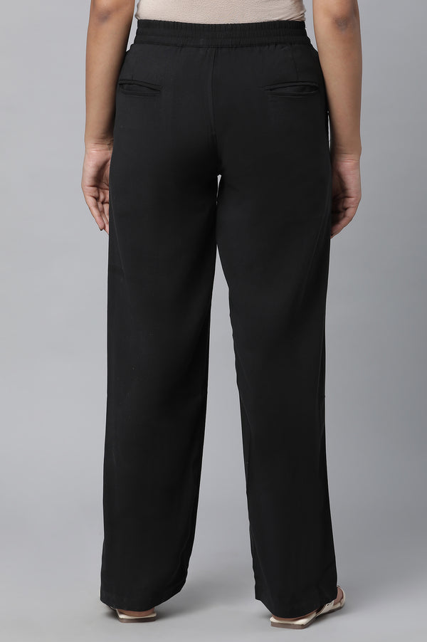 Black Solid Straight Fit Woven Pants With Pintuck Detail