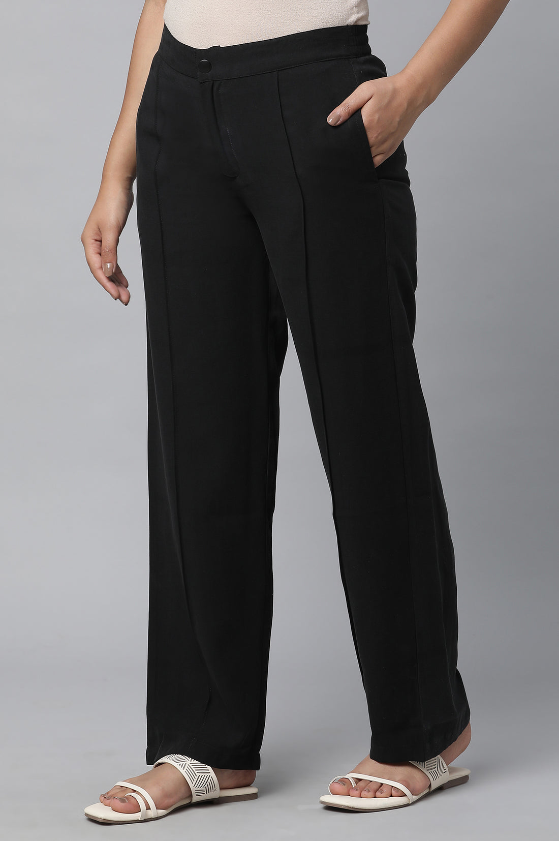 Black Solid Straight Fit Woven Pants With Pintuck Detail