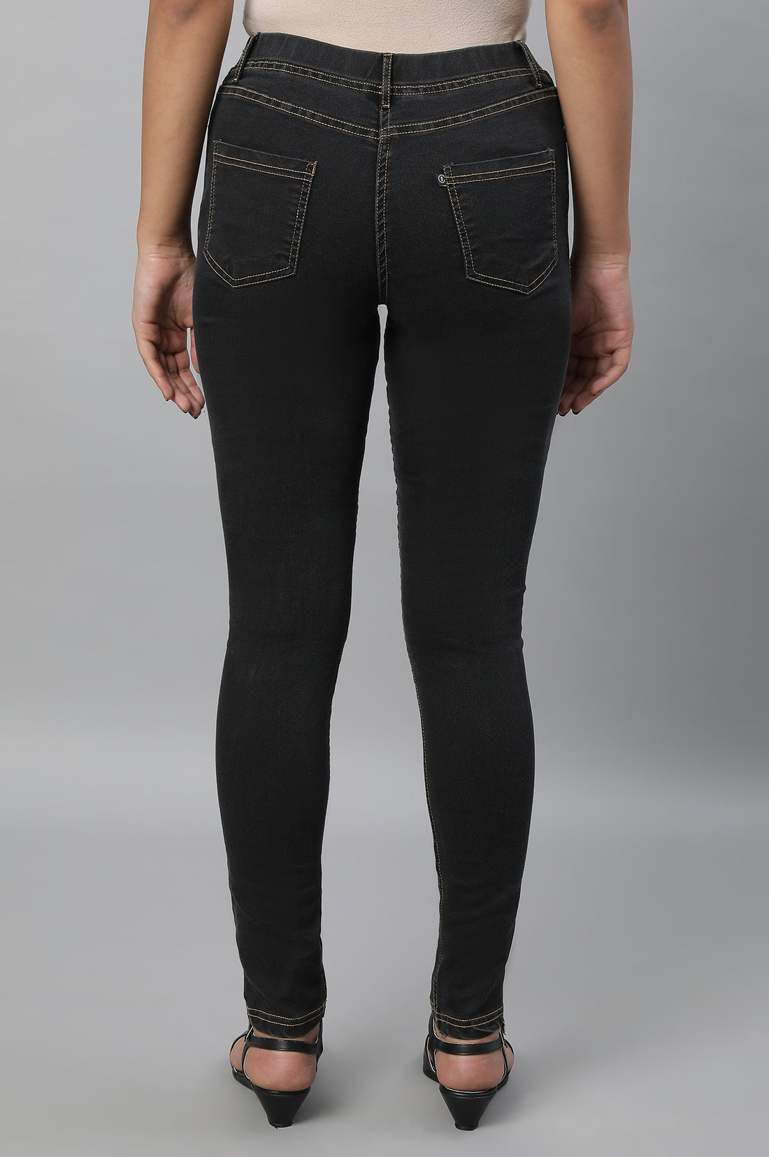 Grey Solid Skinny Fit Denim Jeggings With Slip On Closure