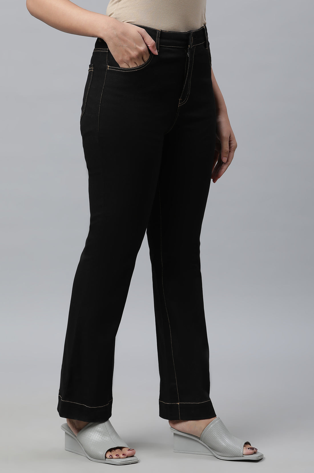 Black Solid Boot Cut Denim Jeans With Front Zip Closure