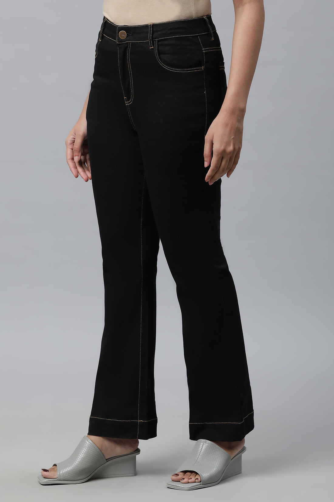 Black Solid Boot Cut Denim Jeans With Front Zip Closure