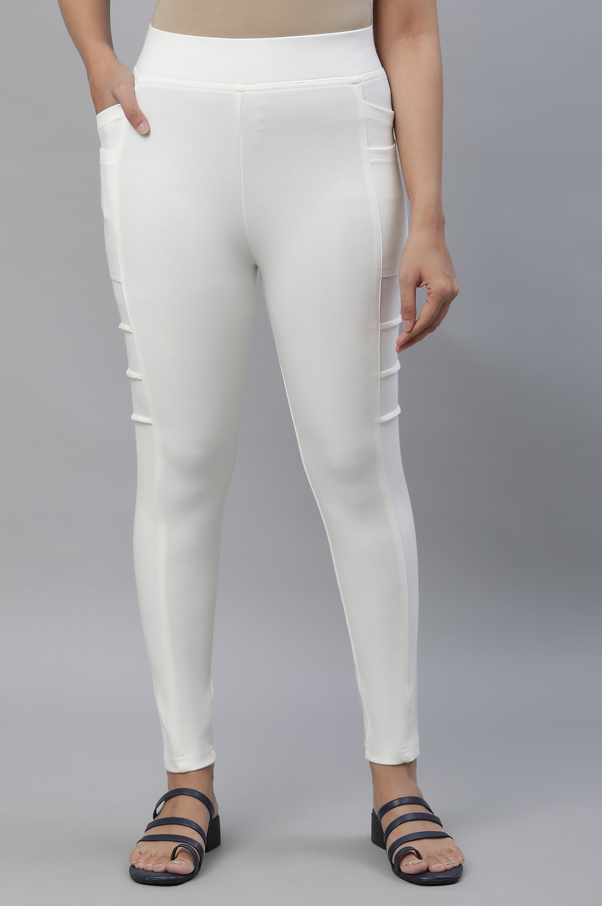 Elleven Women's White Solid Skinny Fit Yoga Tights With Side Pockets - S