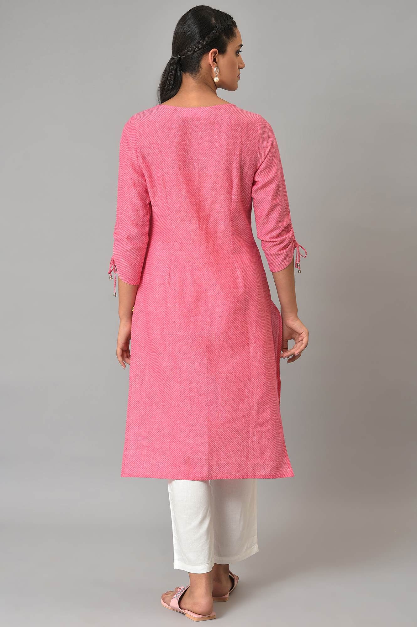 Red Cotton Round Neck Embroidered kurta