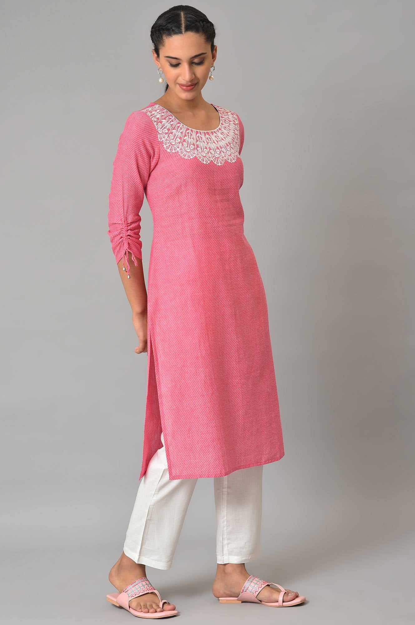 Red Cotton Round Neck Embroidered kurta