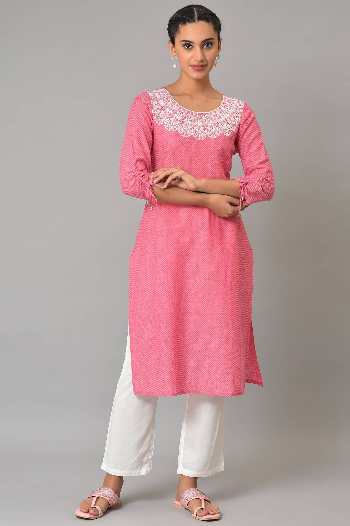 Red Cotton Round Neck Embroidered kurta