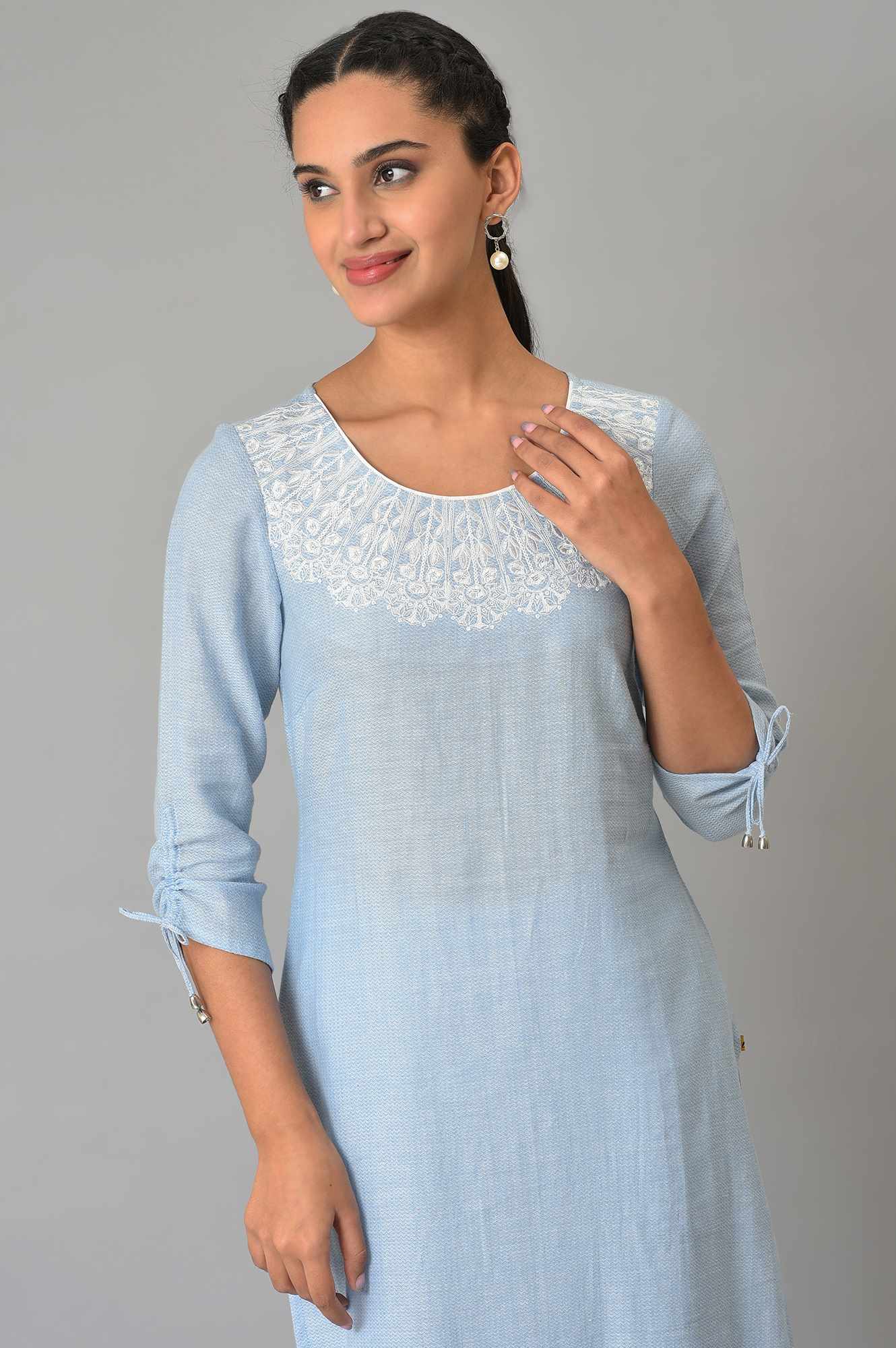 Blue Cotton Round Neck Embroidered kurta