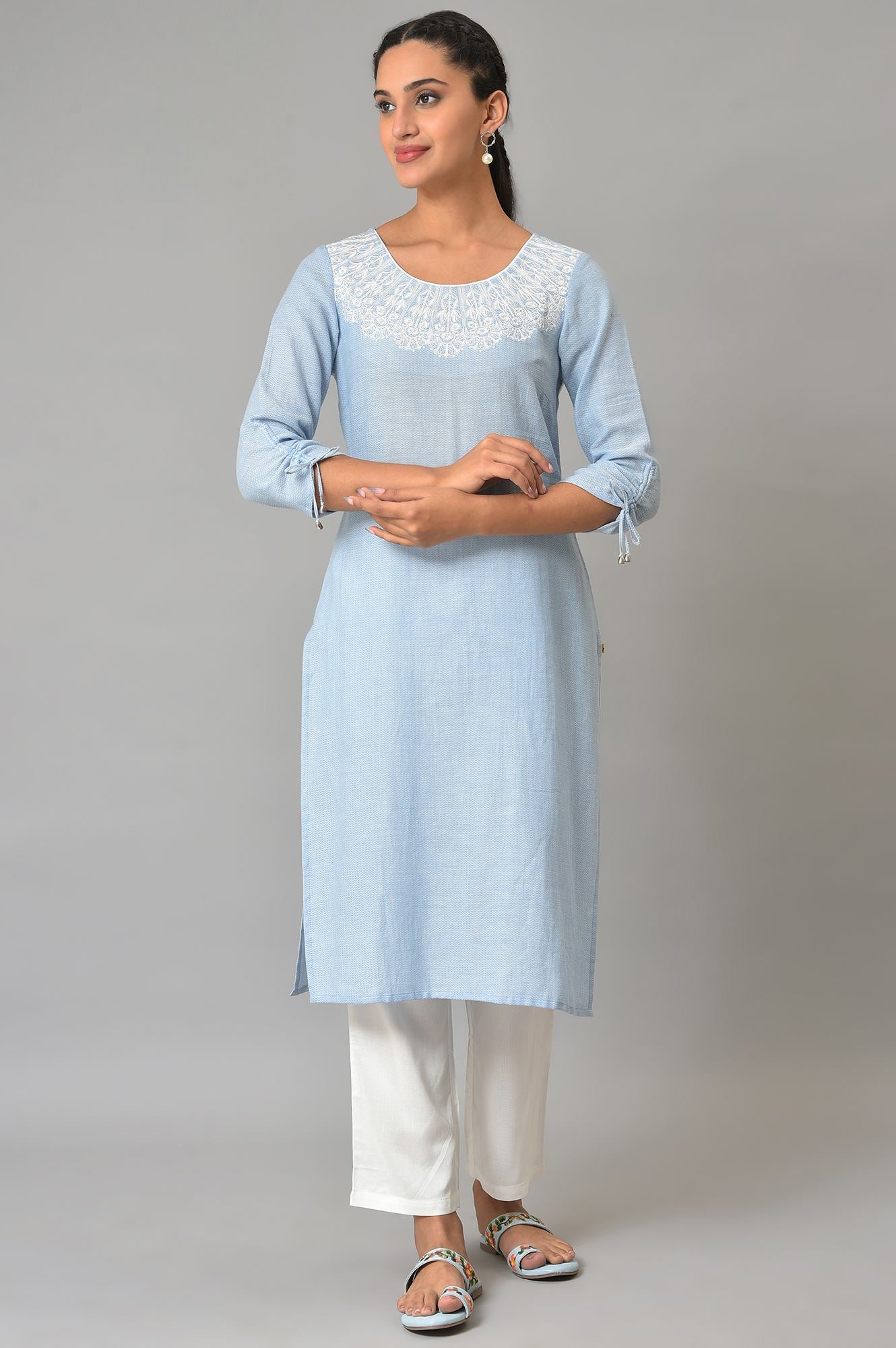 Blue Cotton Round Neck Embroidered kurta