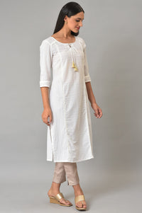 White Panelled Round Neck kurta