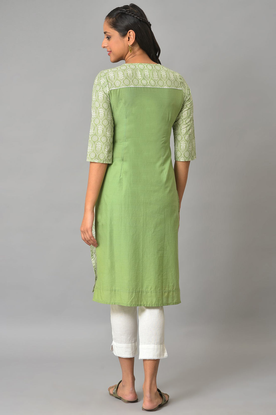 Green Floral Printed V-Neck kurta