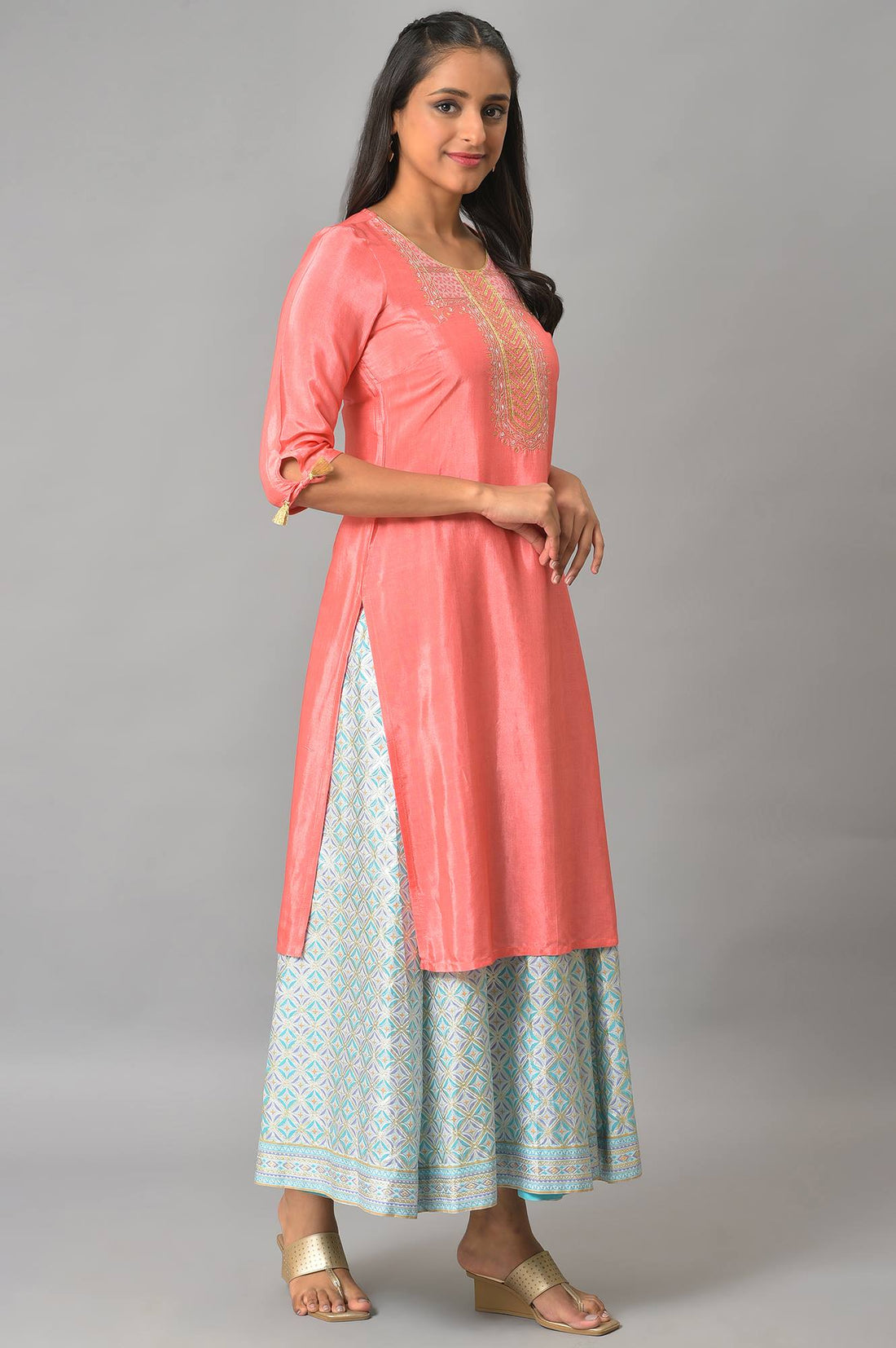 Peach Geometric Embroidered Zari Straight Shantung Kurta