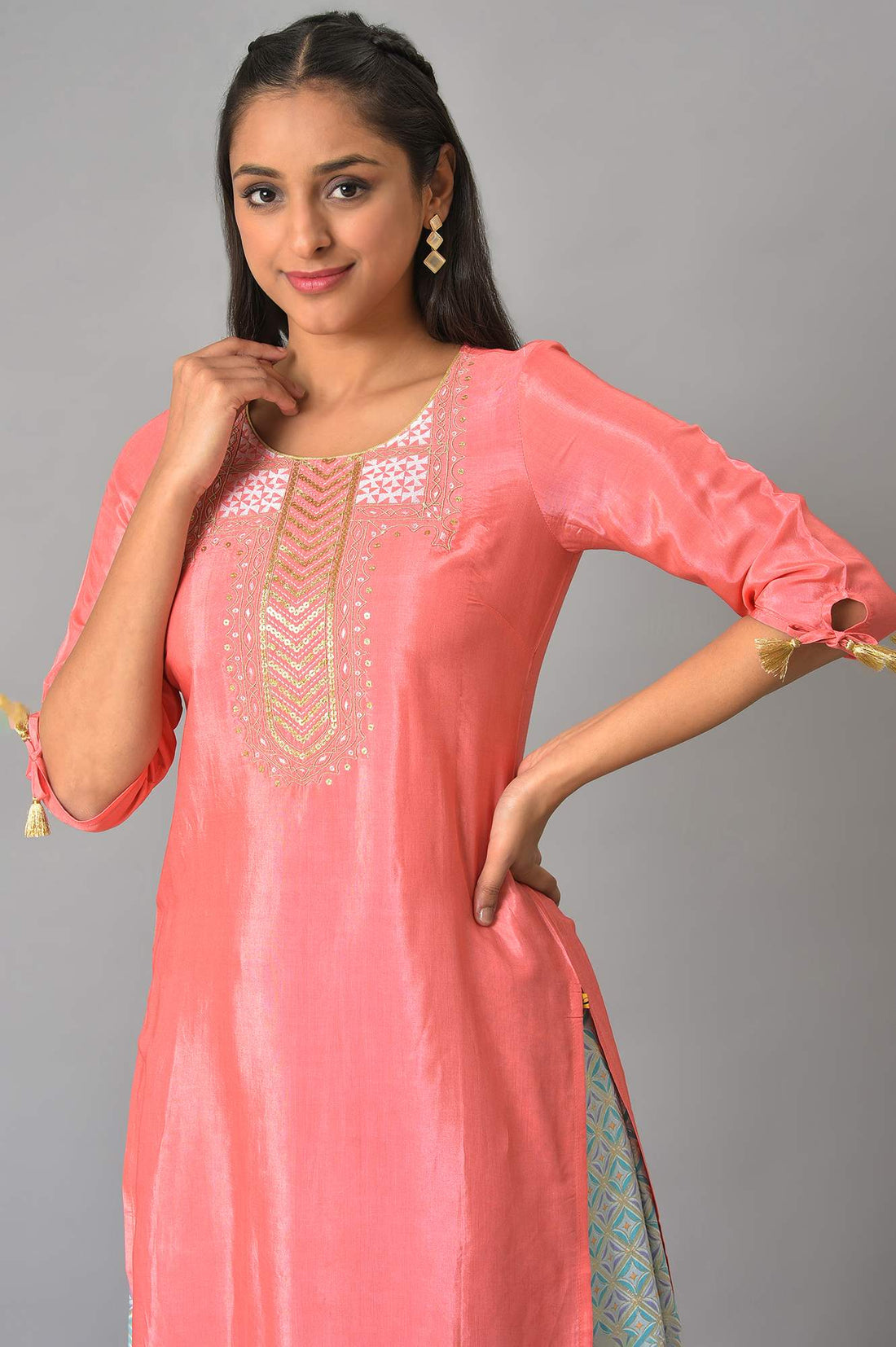 Peach Geometric Embroidered Zari Straight Shantung Kurta