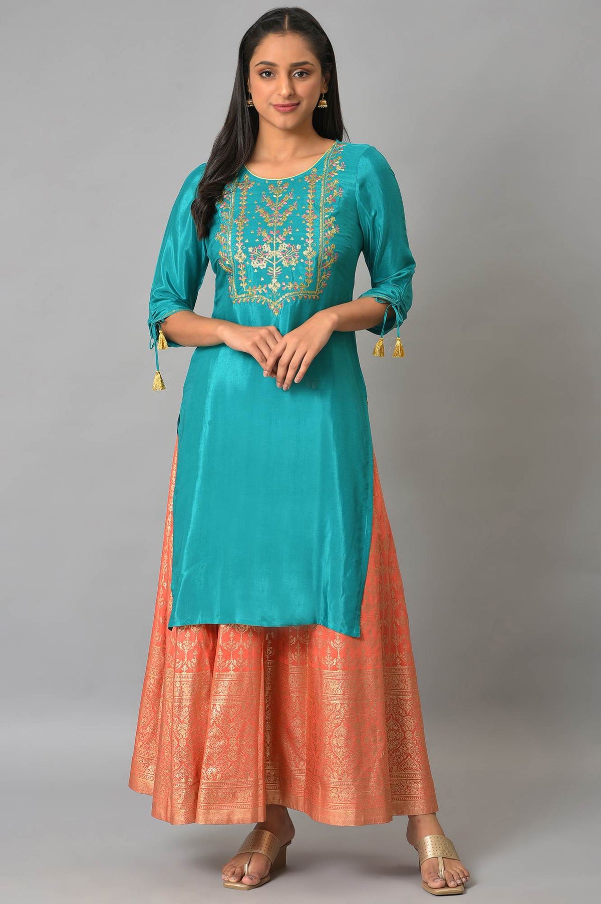 Green Embroidered Festive kurta - S