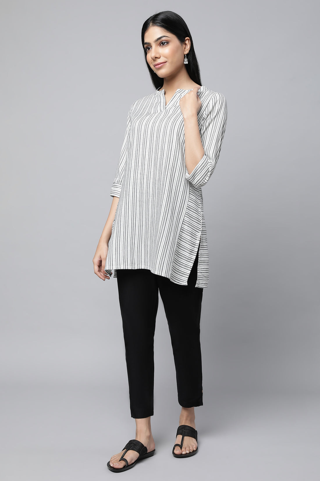 White Striped Collar Band With V-Slit kurta
