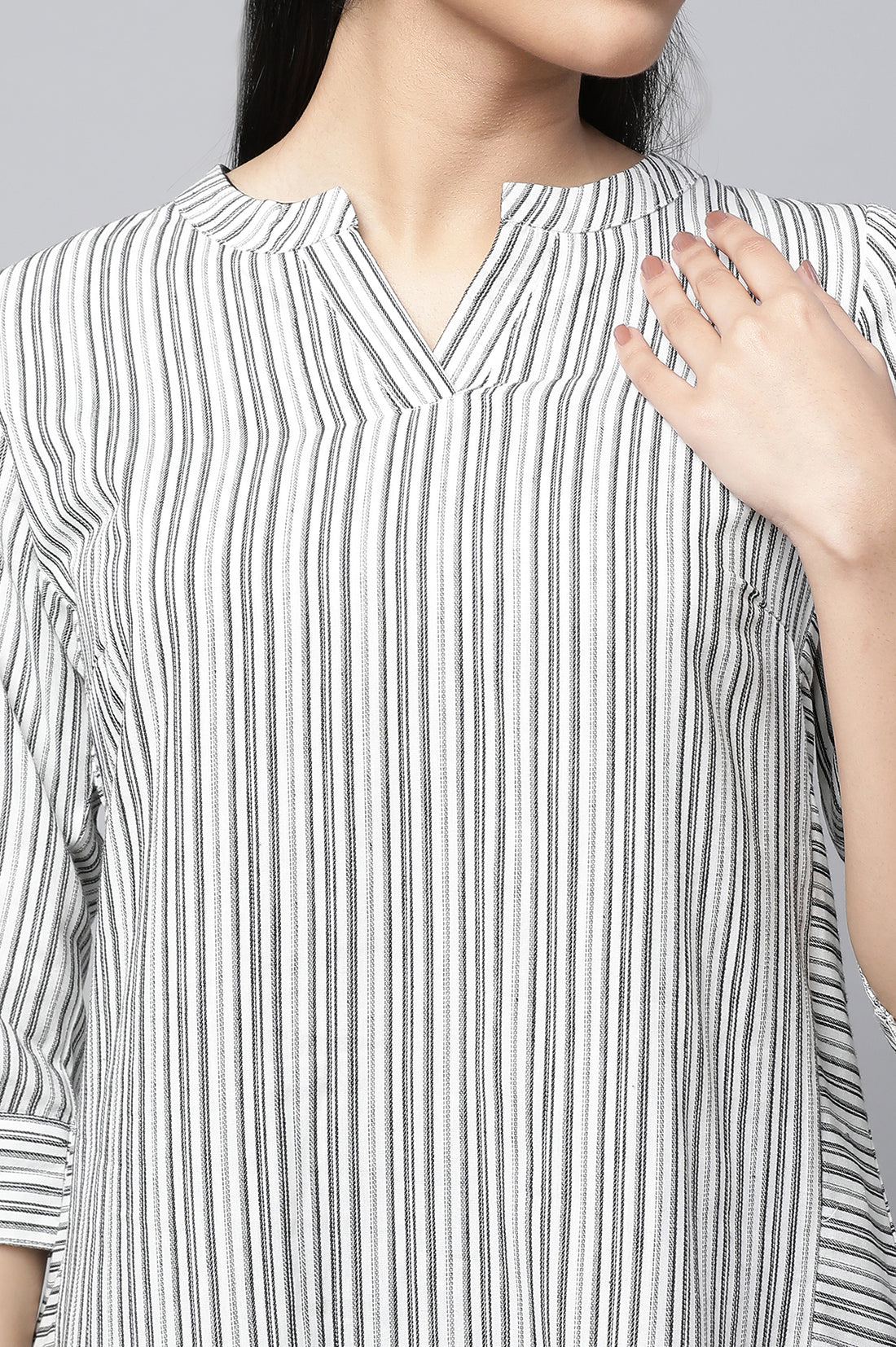White Striped Collar Band With V-Slit kurta