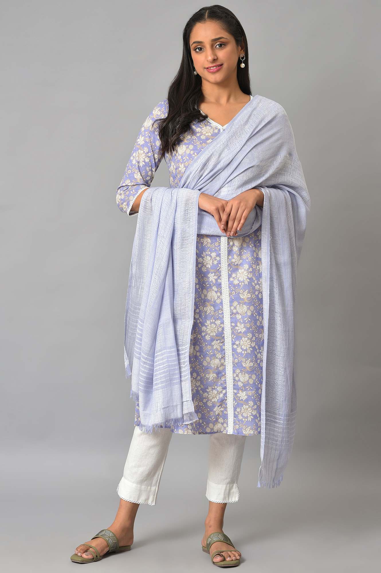 Lavendar And White Yarn-Dyed Premium Dupatta