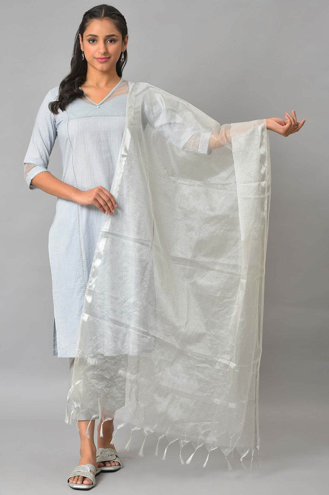 Silver Solid Yarn-Dyed Tassel Rectangular Zari Dupatta