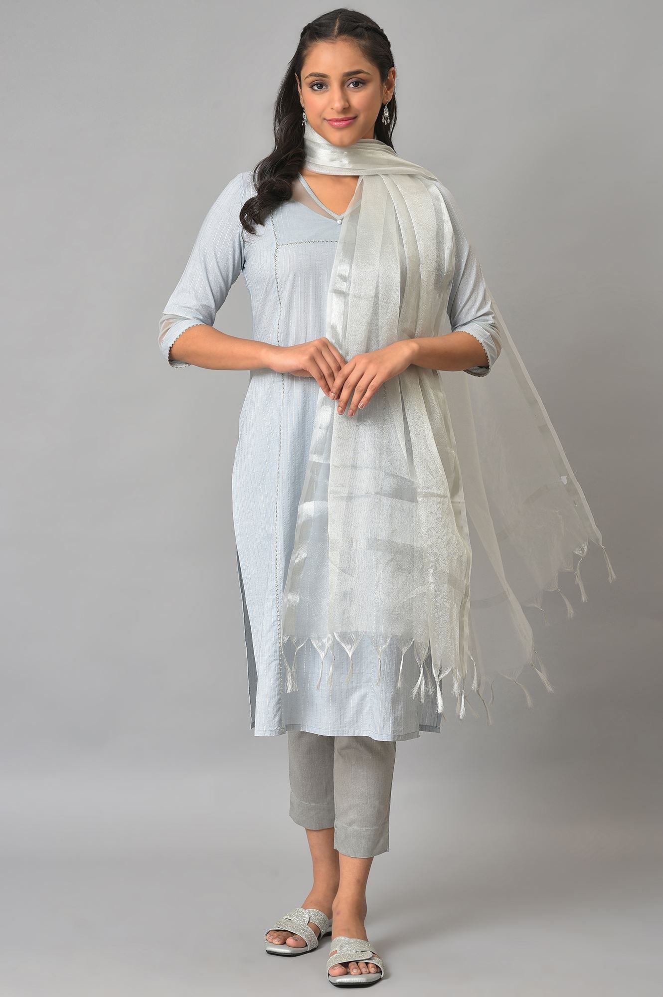 Silver Solid Yarn-Dyed Tassel Rectangular Zari Dupatta
