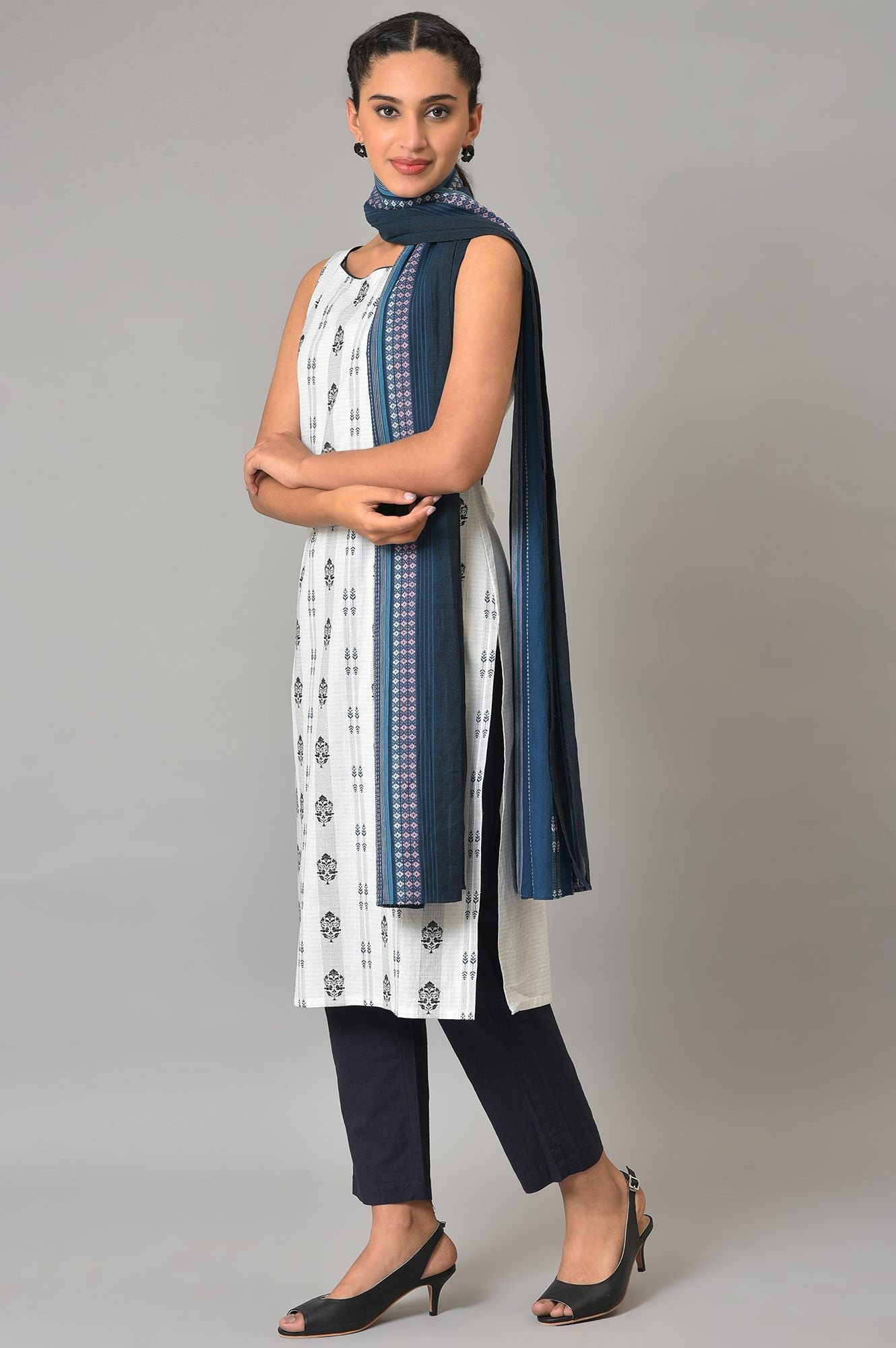 White Floral Cotton Sleeveless kurta Set