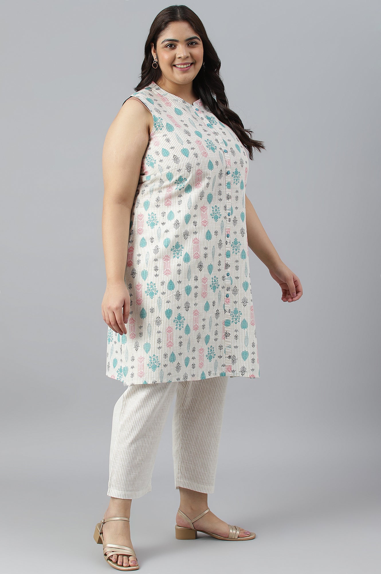 Plus Size Off-White Floral Printed kurta With Trousers